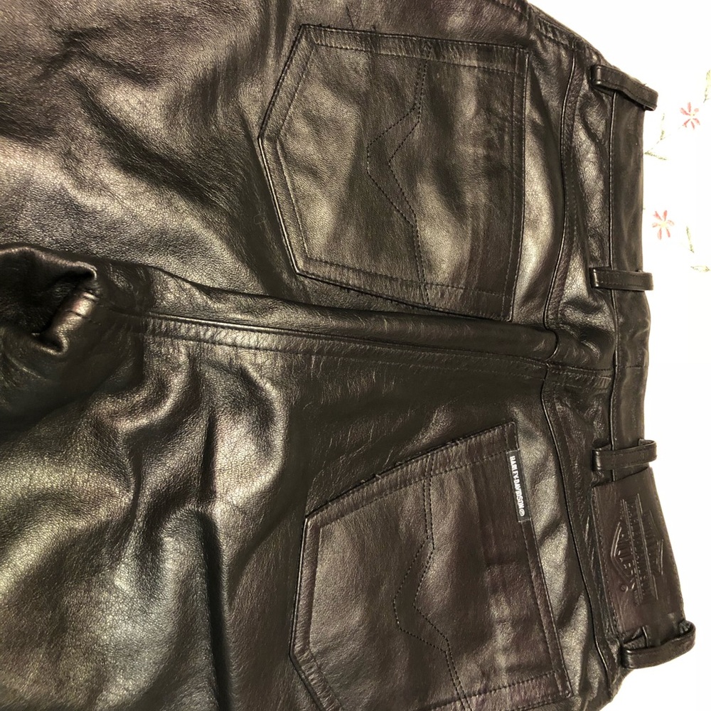 NEVER WORN HARLEY DAVIDSON LEATHER RIDING PANTS